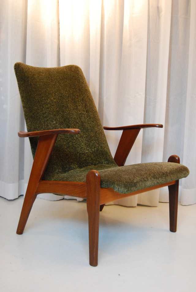 Retro jaren 60 teakhouten fauteuil met vintage bekleding Retro Vintage fauteuil teakhout en groene bekleding jaren 60