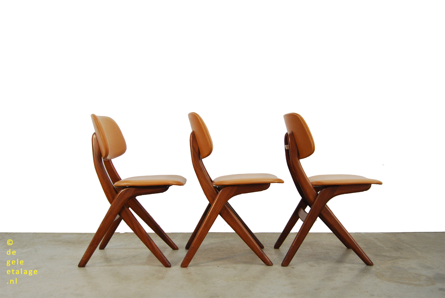 SALE / teakhouten eettafel stoelen / Louis van Teeffelen / Webe / 1960s / scissor chairs | ETALAGE